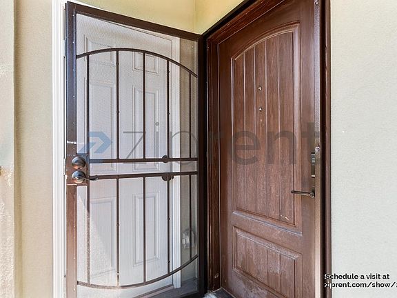 4th image of 1419 Flickinger Ave #2