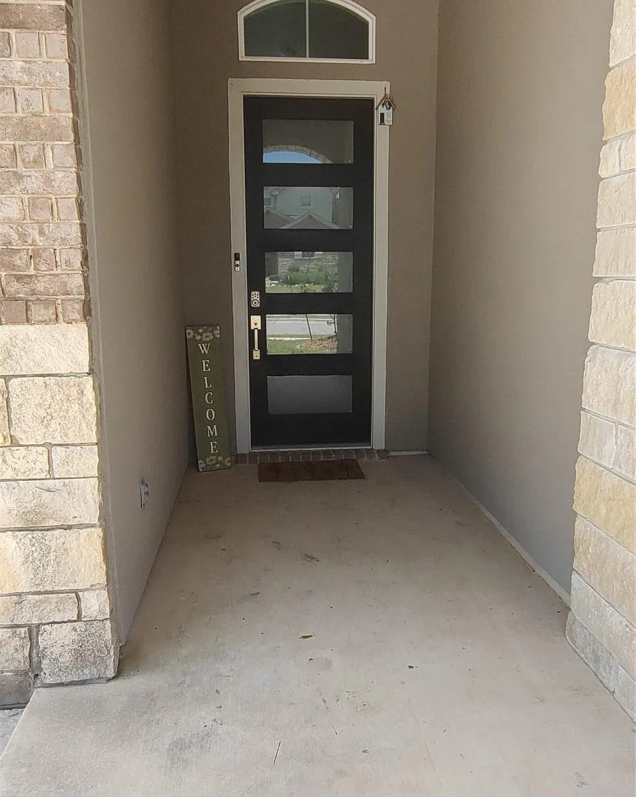 3 bed, 2.0 bath, 1863 sqft, $2,195 — Photo 3