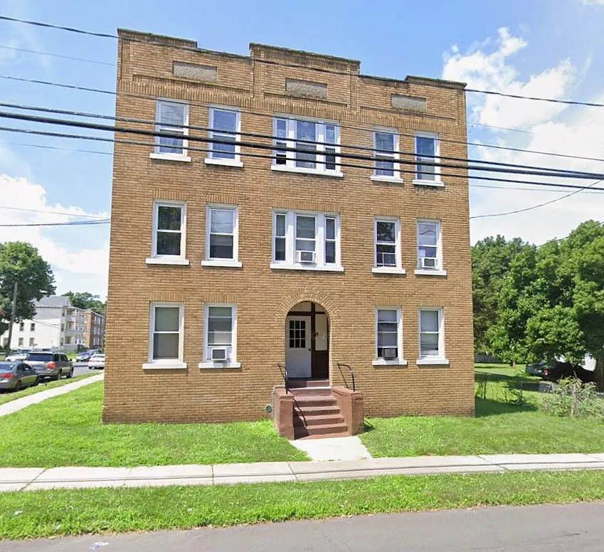 152 Oak Street — Photo 1