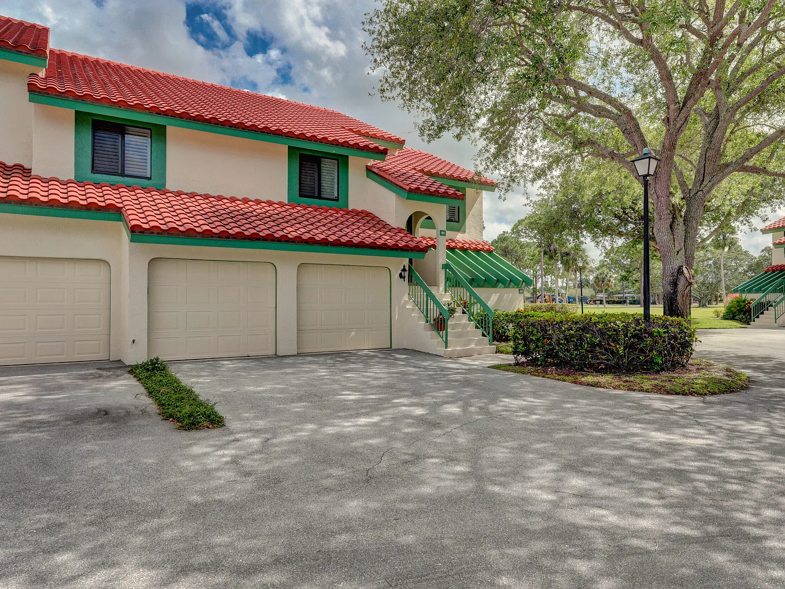 2 bed, 2.0 bath, 1400 sqft, $4,200 — Photo 2