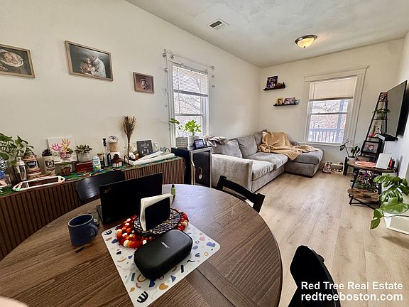3rd image of 127 Eliot St #5