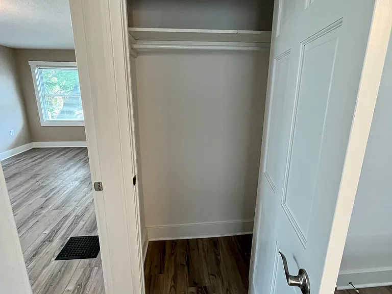 3175 N Kenwood Ave — Photo 30