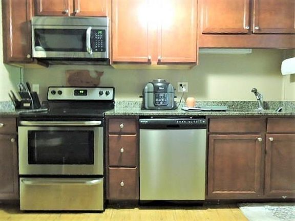 5th image of 267 Neck St Unit B9