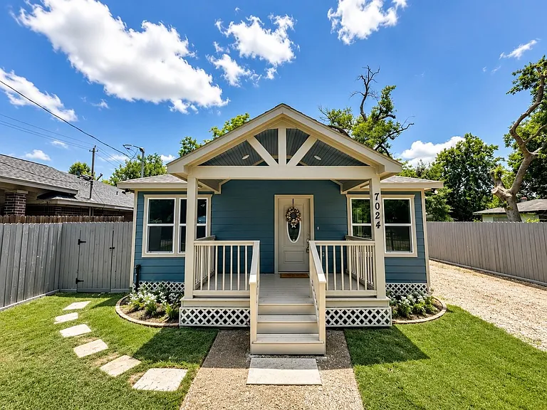 7024 Gonzales St — Photo 2
