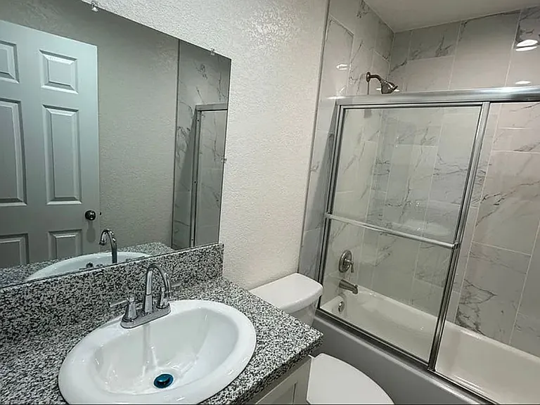 2225 S Lee Ave — Photo 5