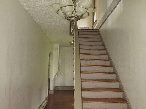 3rd image of 15 Elm St
