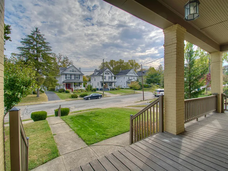 Walkable neighborhood!