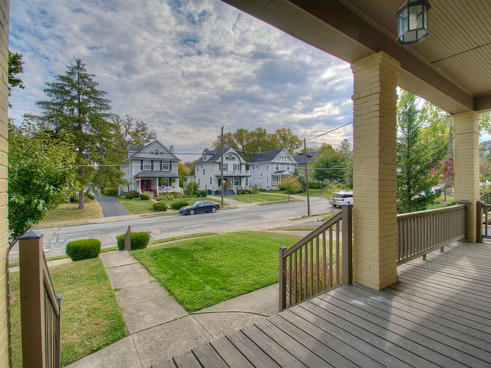 Walkable neighborhood!