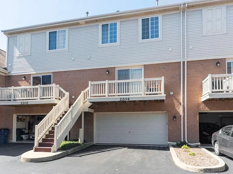 2204 W Concord Ln — Photo 14