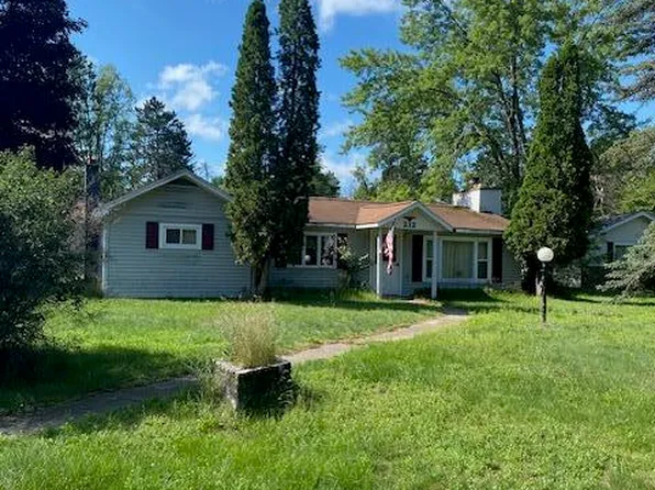 212 E 12th St, Mio, MI 48647