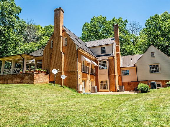 3rd image of 1643 Fleming Mountain Dr