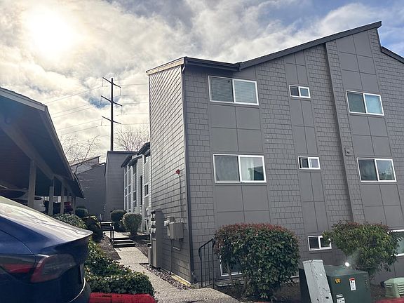 2nd image of 2020 Grant Ave S APT L104