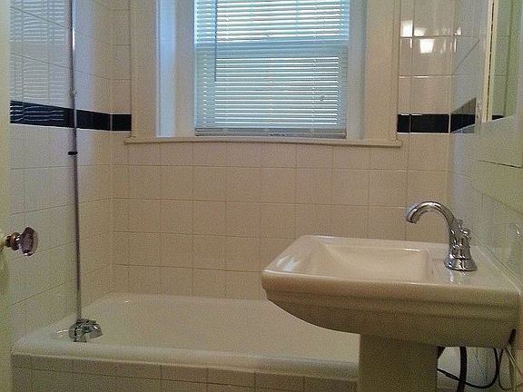 5th image of 240 S 8th St APT 6