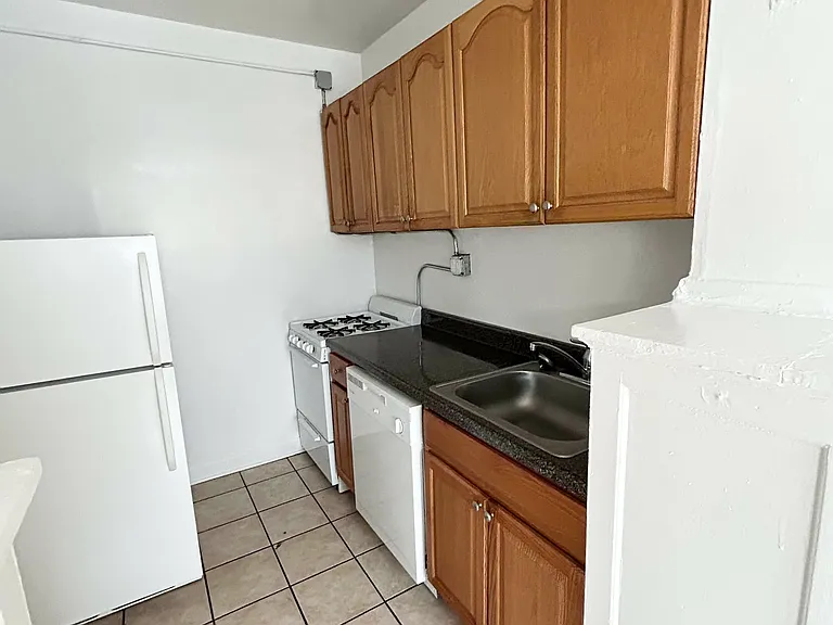 1333 W Birchwood Ave #308 — Photo 4