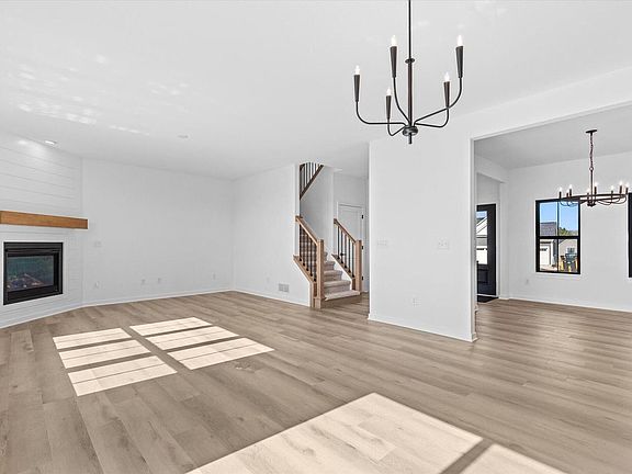 5th image of 805 Viewpoint AVENUE