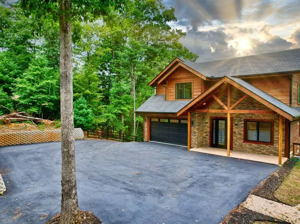 475 Parnell Dr, Ellijay, GA 30540