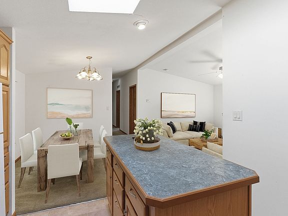 5th image of 15 Colonial Ln