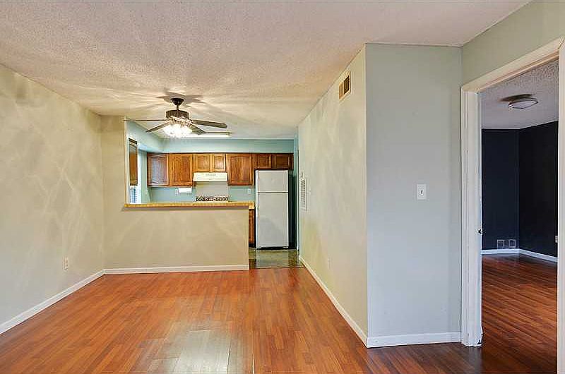 1st image of 2948 Manhattan Blvd Unit 211