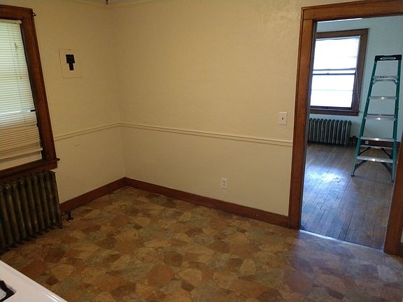 5th image of 214 W Farmer St APT 2