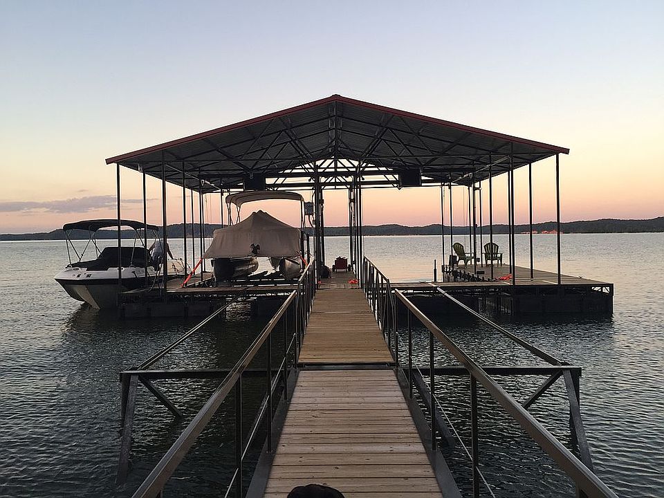 Boat dock with two slips