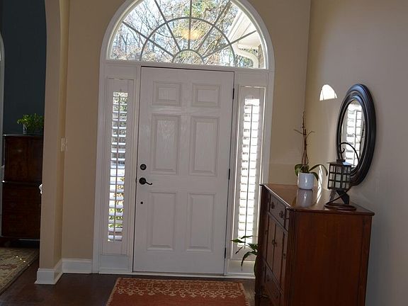 3rd image of 100 Golden Oak Dr