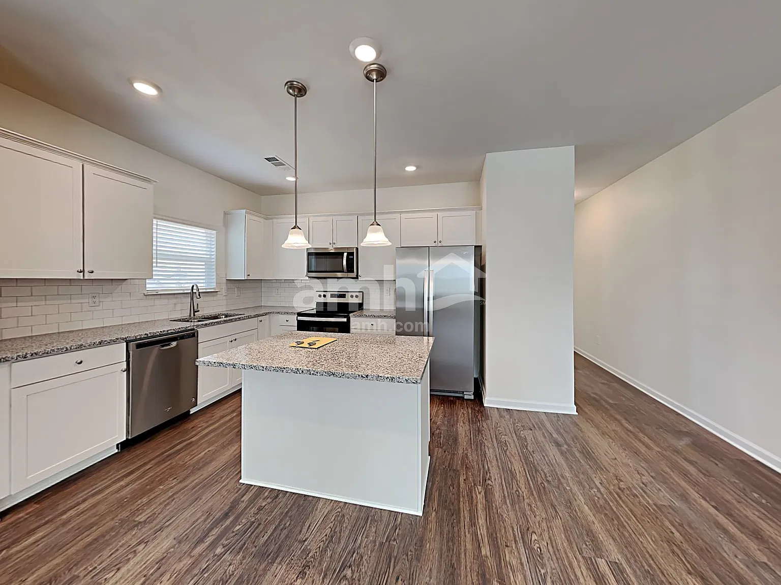 5 bed, 3.5 bath, 2614 sqft, $2,640 — Photo 4