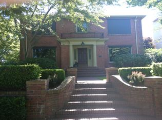 2656 W Viewmont Way W, Seattle, WA 98199