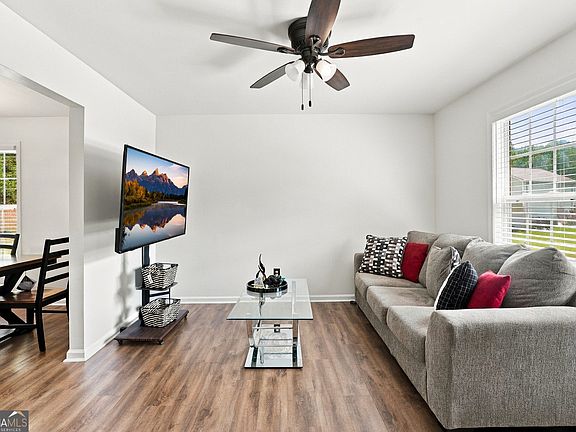 5th image of 102 Huntington Way