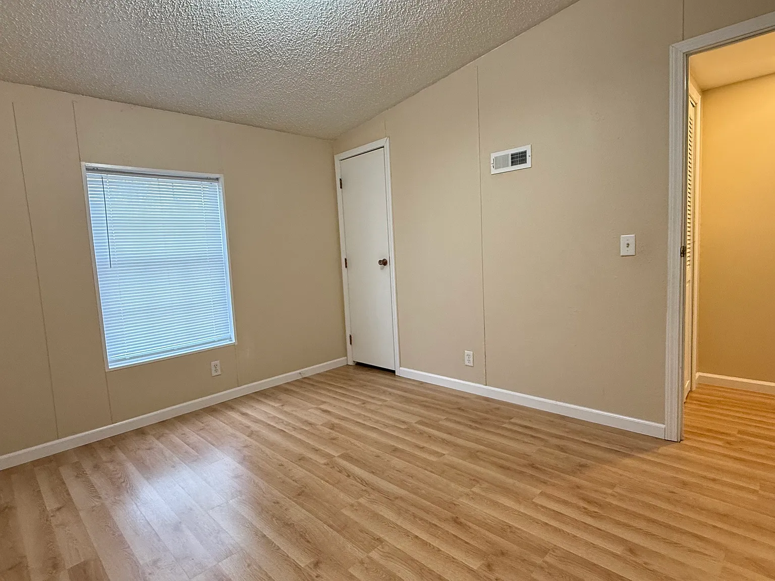Country Home- 1 Bed + Large Office | $1,100/mo — Photo 3