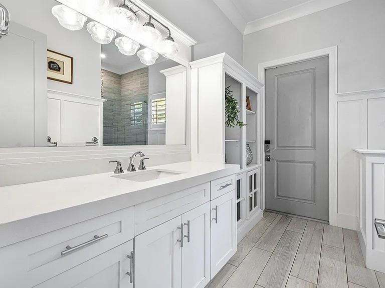 2100 Notre Dame Dr — Photo 30