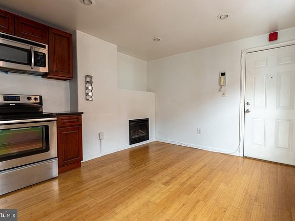3rd image of 619 S 16th St #3R