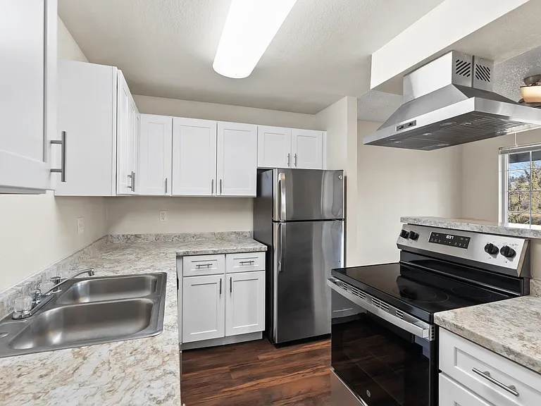 Explore this sleek kitchen boasting modern design with top-of-the-line finishes. Explore this sleek kitchen boasting modern design with top-of-the-line finishes.