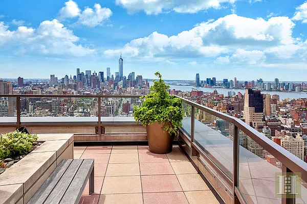 Rented by Halstead Real Estate | media 98