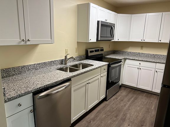 4th image of 3590 Sable Palm Ln Unit C