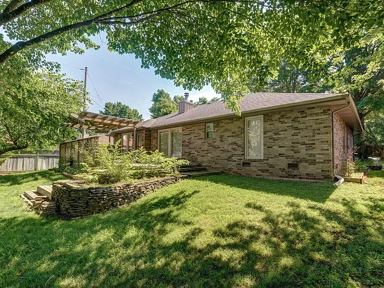 4035 S Parkcrest Ave — Photo 9