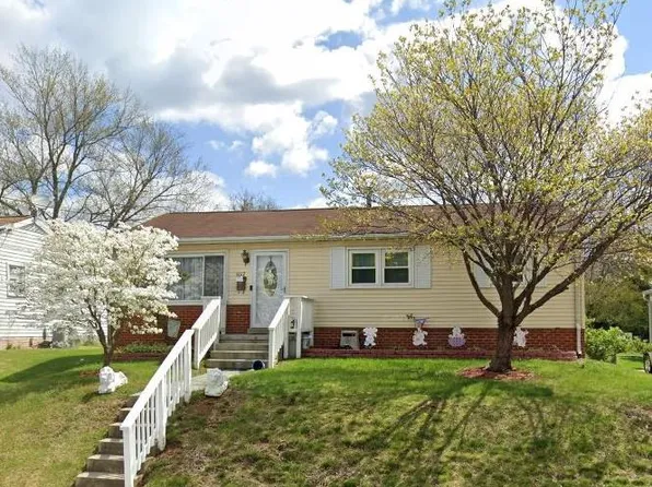 6612 March Dr, Oxon Hill, MD 20745