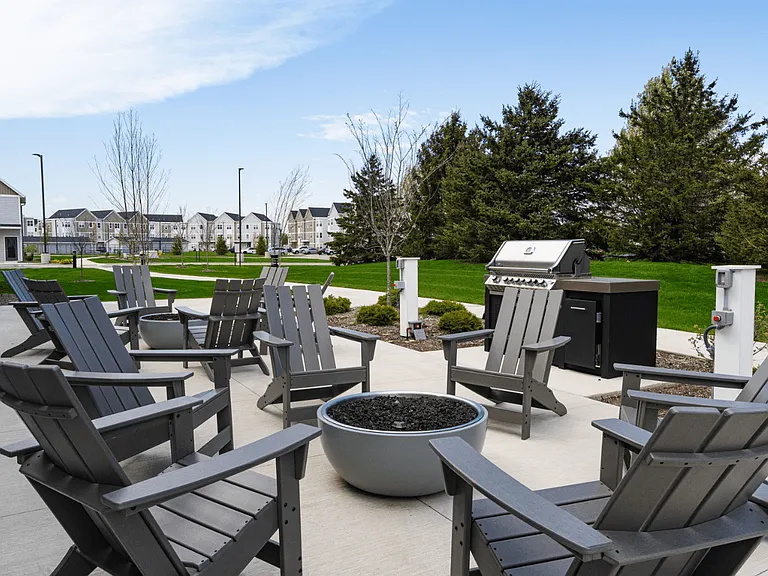 Elmwood Lake Apartments — Photo 41