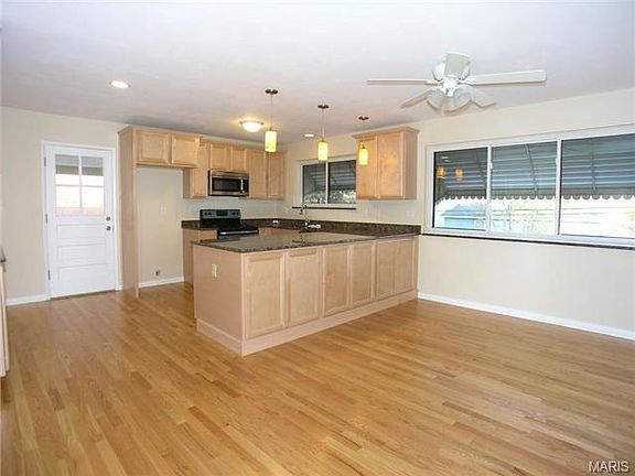 5th image of 7624 Mission Valley Dr