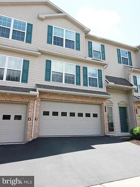 586 Meadow Croft Cir — Photo 1