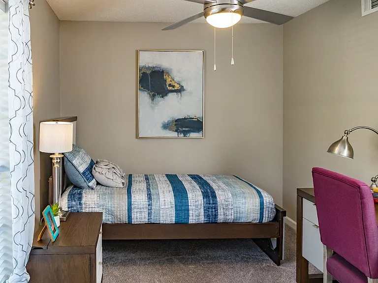 Crestwood Green Apartments — Photo 24