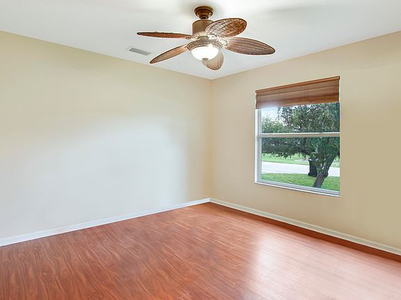 5th image of 1198 SE Petunia Avenue