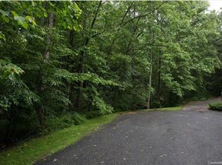 26 Legendary Rd, Hendersonville, NC 28739