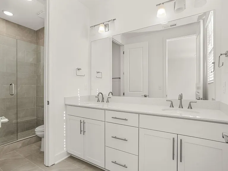 320 Lynwood Station Blvd — Photo 28