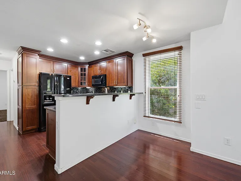 5724 S 21st Pl — Photo 7