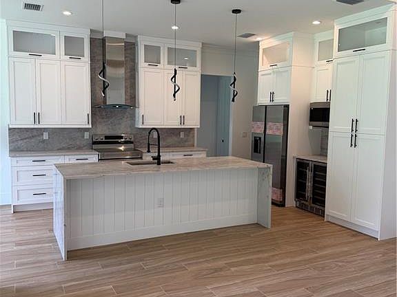 2nd image of 377 2nd ST NE