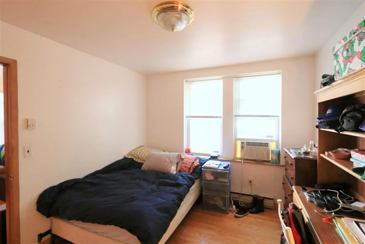 Building Photo - 1139 Broadway St #3