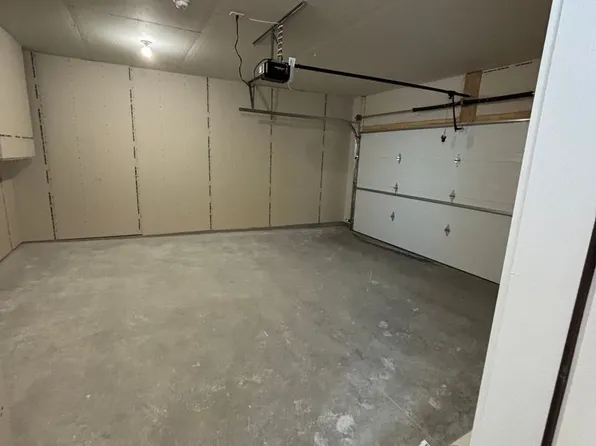 7215 30th St S, Fargo, ND 58102