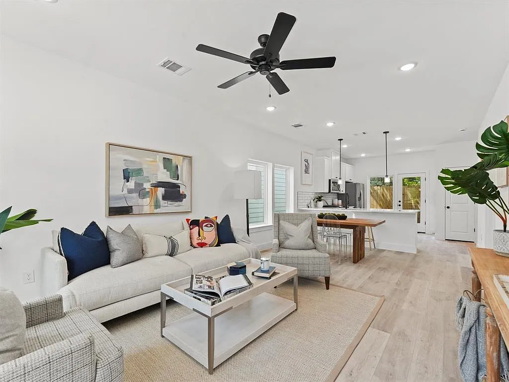 3 bed, 2.5 bath, 1403 sqft, $2,200 — Photo 2