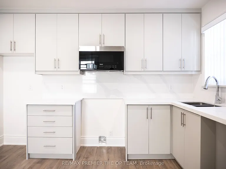 148 Martin Grove Rd #UPPER — Photo 4