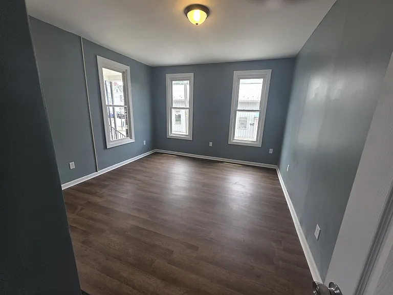 209 Poplar St — Photo 9